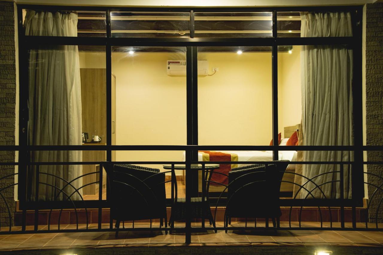 Gateway Himalaya Resort Ghanpokhara Exterior photo